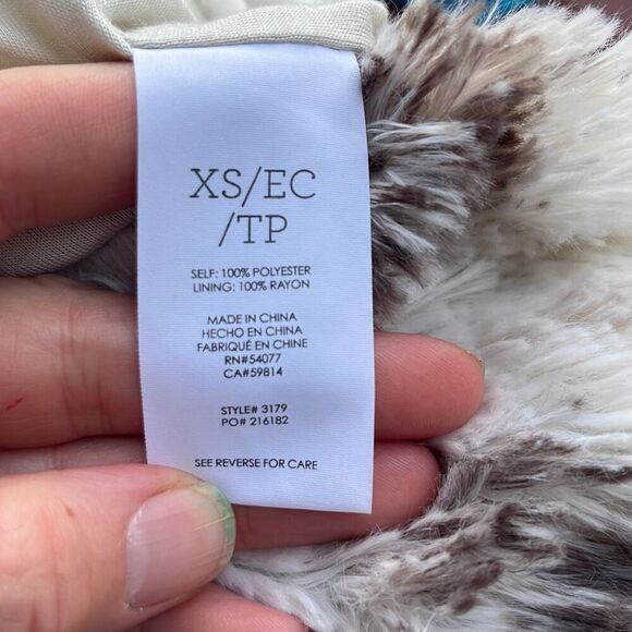 Cabi Faux Fur Vest Sleeveless Gray Cream Full Zip XS Extra Soft Cozy - Picture 4 of 4